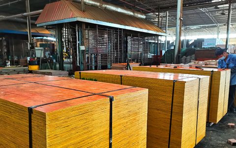 建筑膠合板設(shè)備-熱壓機(jī) 建筑膠合板設(shè)備-熱壓機(jī)